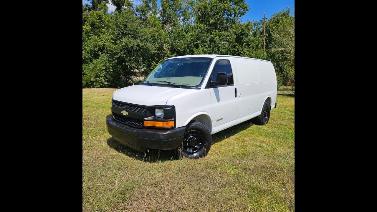2006 Chevrolet Express 2500 Cargo Van • k9motors.com
