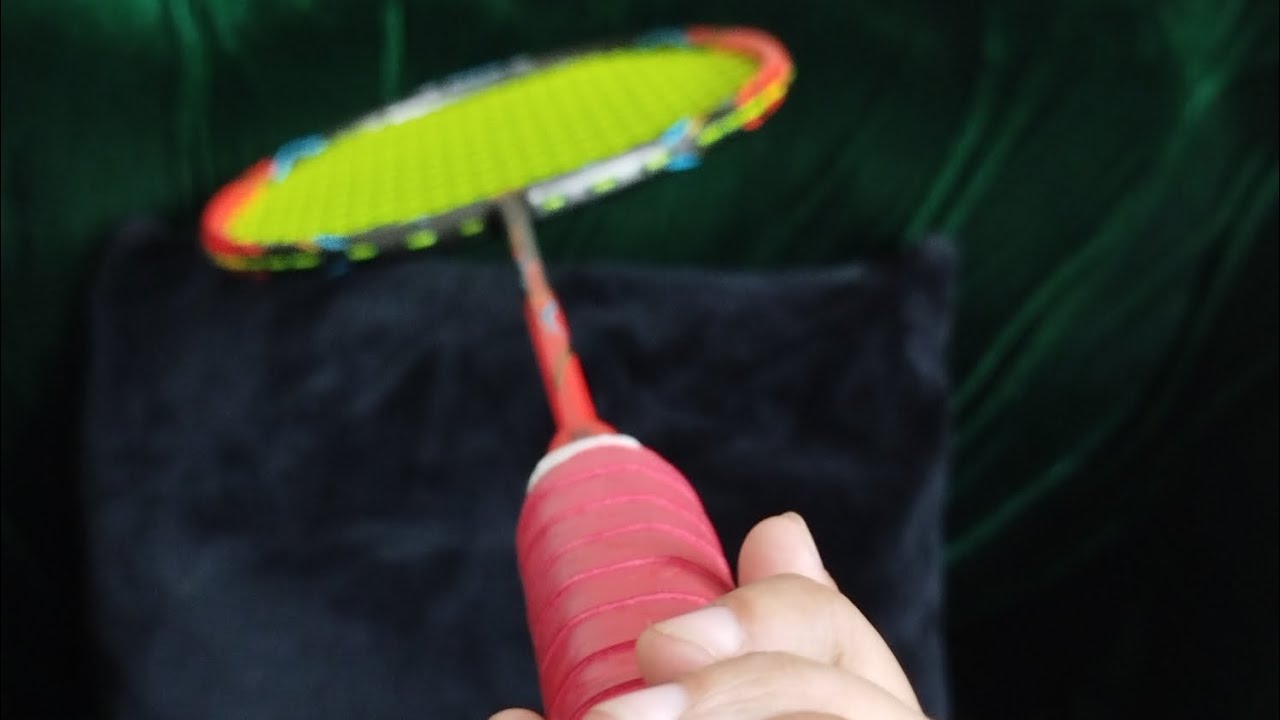 10yr boy VS 11yr boy play Badminton 