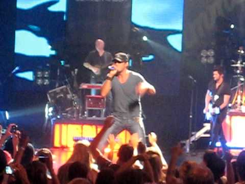 Luke Bryan - "Country Girl (Shake It For Me)" at S...