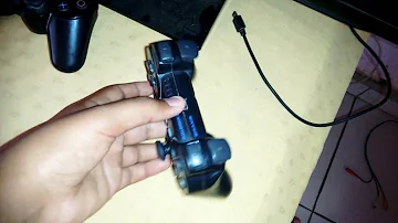 Porque o controle do PS3 fica piscando?