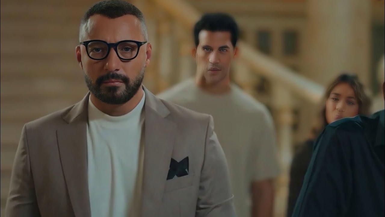 عيلة كبيرة بتكره بعضها بسبب الميراث وبيشكوا في بعض بعد ما بيكتشفوا جثتين في بيوتهم