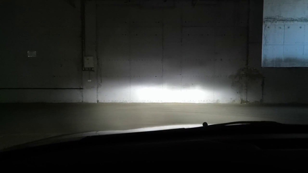 Свет LED-ламп hlgx (с AliExpress) на парковке