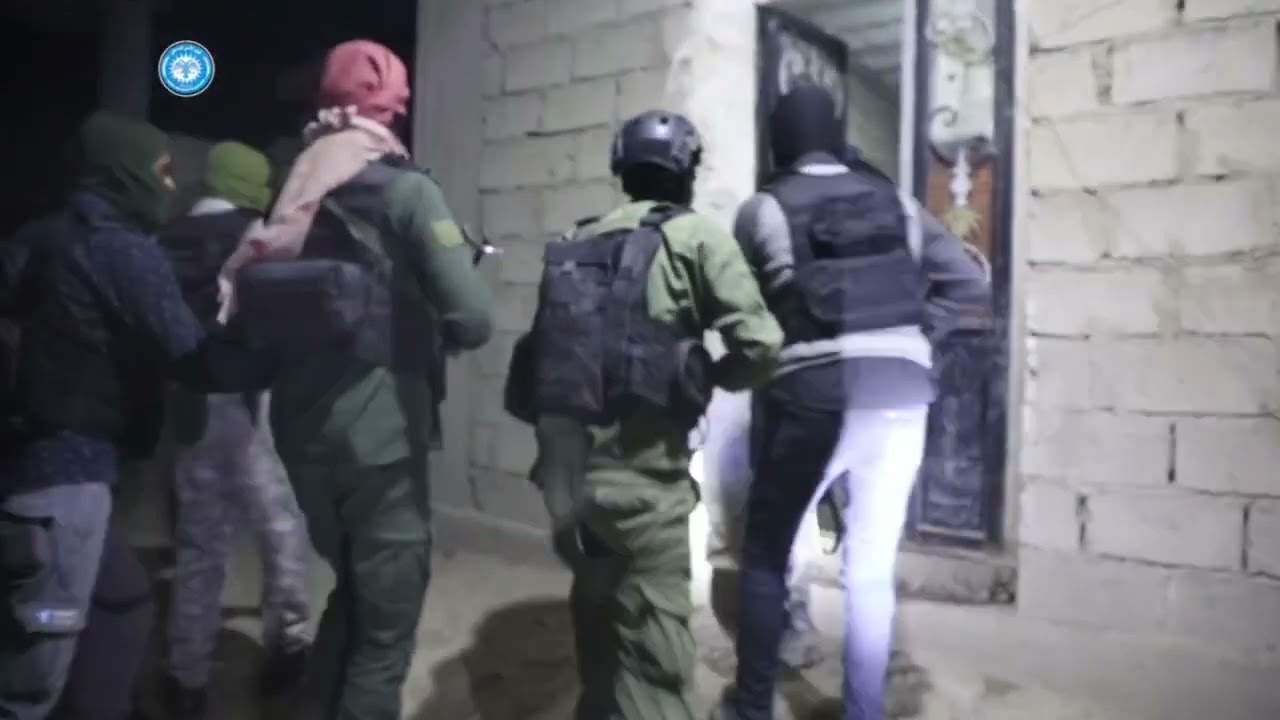 ضمن الحملة الأمنية التي أطلقتها قواتنا، إلقاء القبض  على 10 مطلوبين للعدالة غربي دير الزور