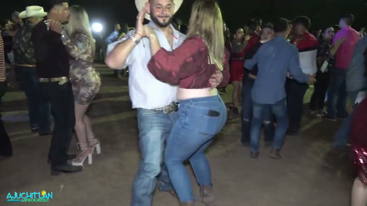 Mi novia es la mas pechugona del rumbo y baila bonito | Ajuchitlan del Progreso