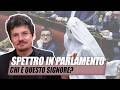 Vestirsi da fantasma in Parlamento è una buona idea? Perché è successo