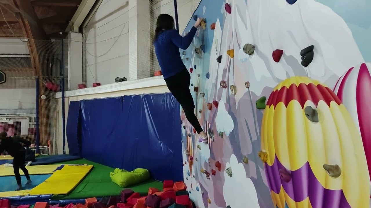 Я на батутиках)