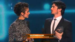 Ian Somerhalder and Nina Dobrev win People&#39;s Choice Award (Legendado)