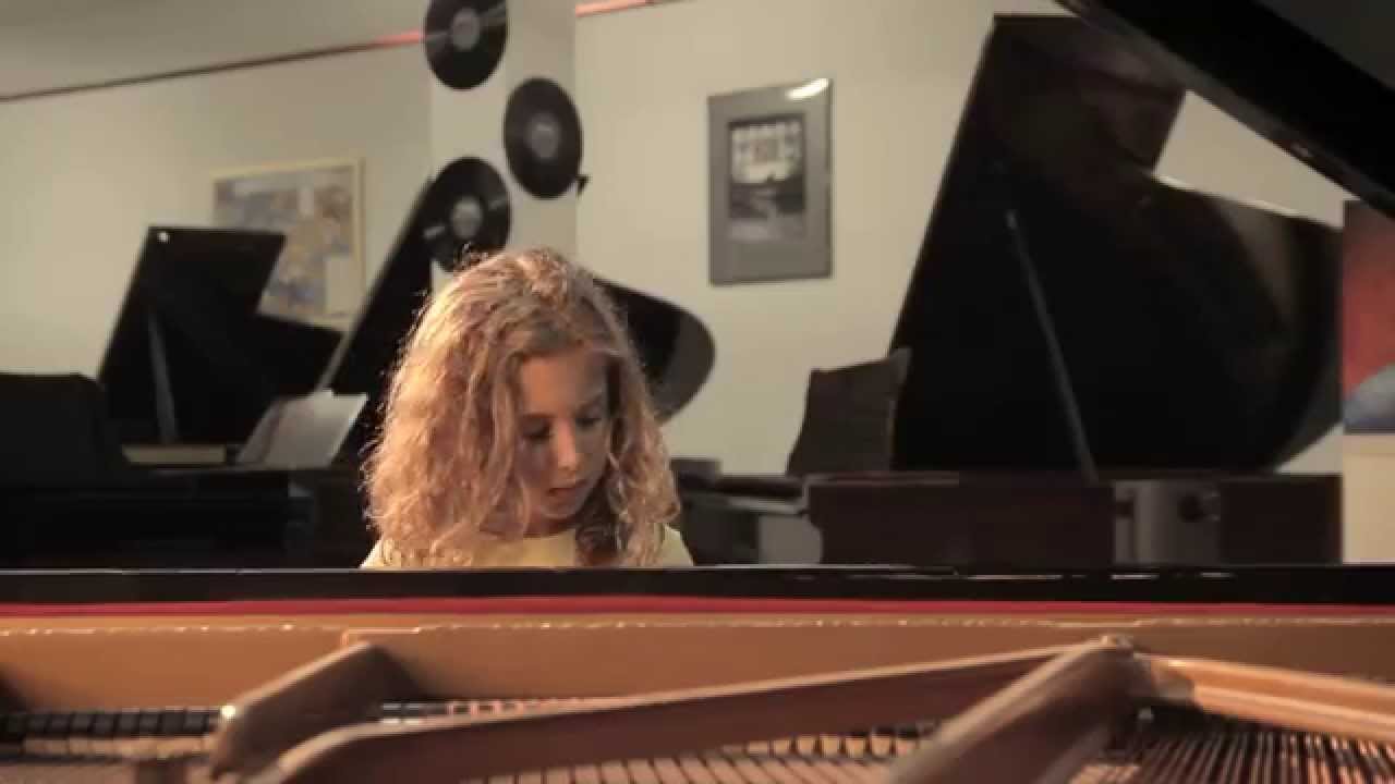 Watch MARÍA TOLEDO -Me hieres (videoclip) on YouTube Watch MARÍA TOLEDO -Me hieres (videoclip) on YouTube