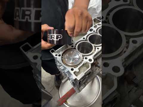 Arp ring compressors make piston install easy!! #integra #arp #boostbygearperformance