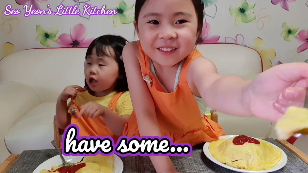 오므라이스 (omelette rice) || one way to let your kids eat onion and vegetables...