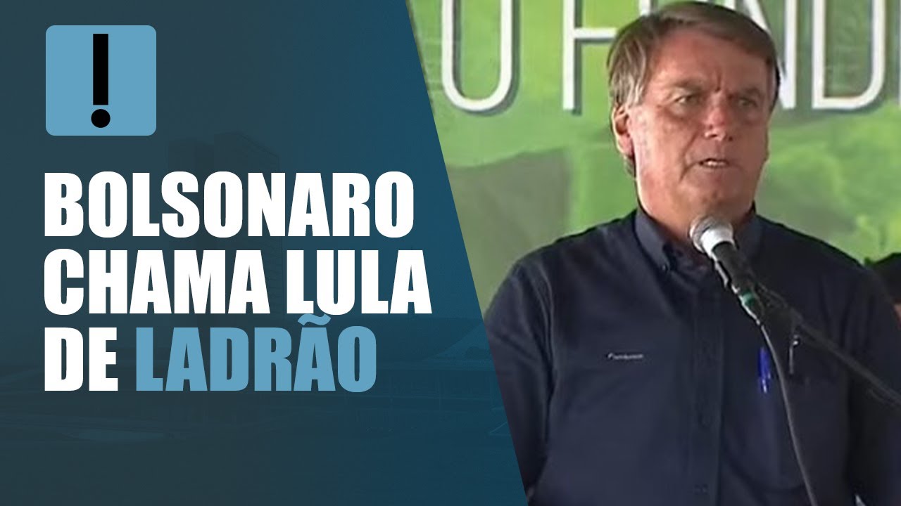 Em solenidade de entrega de títulos, Bolsonaro chama Lula de ladrão