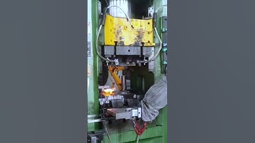 Chain Link Graphite Spray Machine on Die Bolster #automation#forgingprocess #forgings