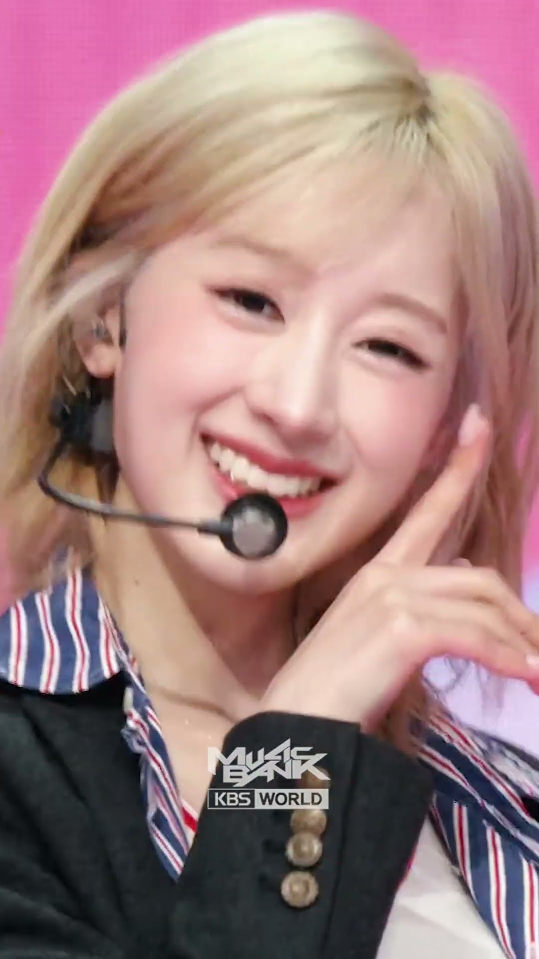 Funny Honey - LOVEONE #FunnyHoney #LOVEONE #러브원 #Shorts #MusicBank | KBS WORLD TV