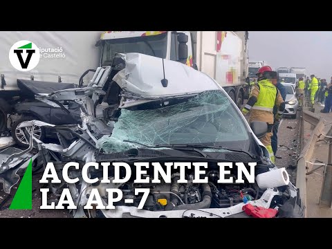 Un muerto en un accidente múltiple con 40 vehículos implicados en Castellón: cortada la AP-7