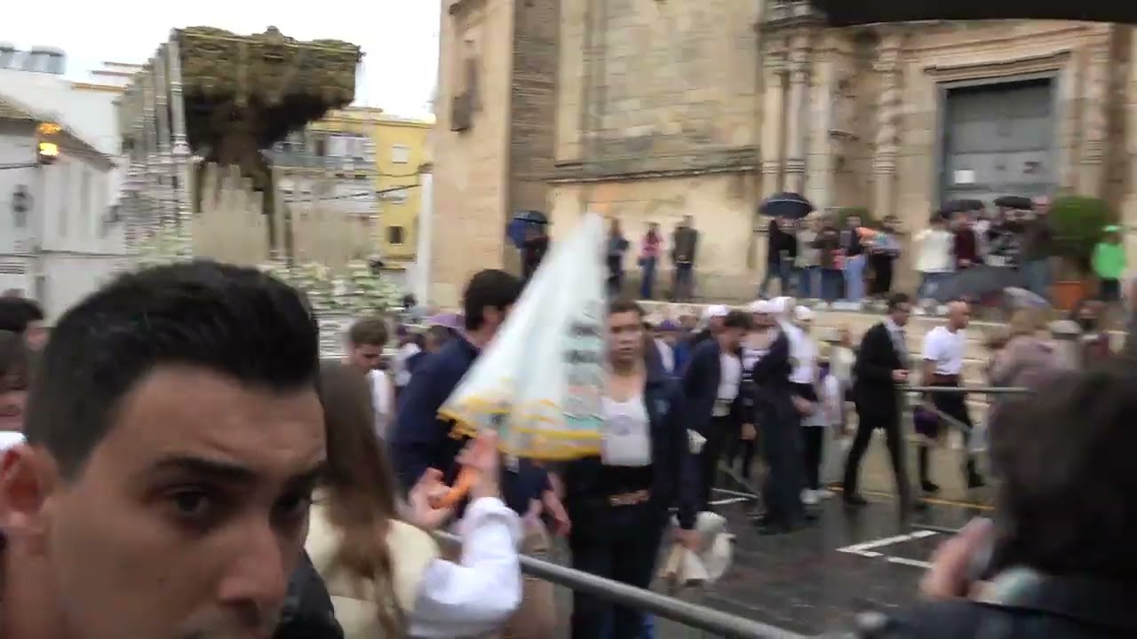 Lunes Santo pasado por agua Mayor Dolor se refugia en San Miguel, Semana Santa de Morón 2022