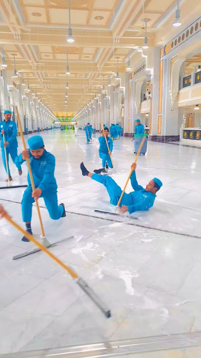 Cleaner Masjid Al Haram #makkah #allah #makkahlivehd #makkahlive