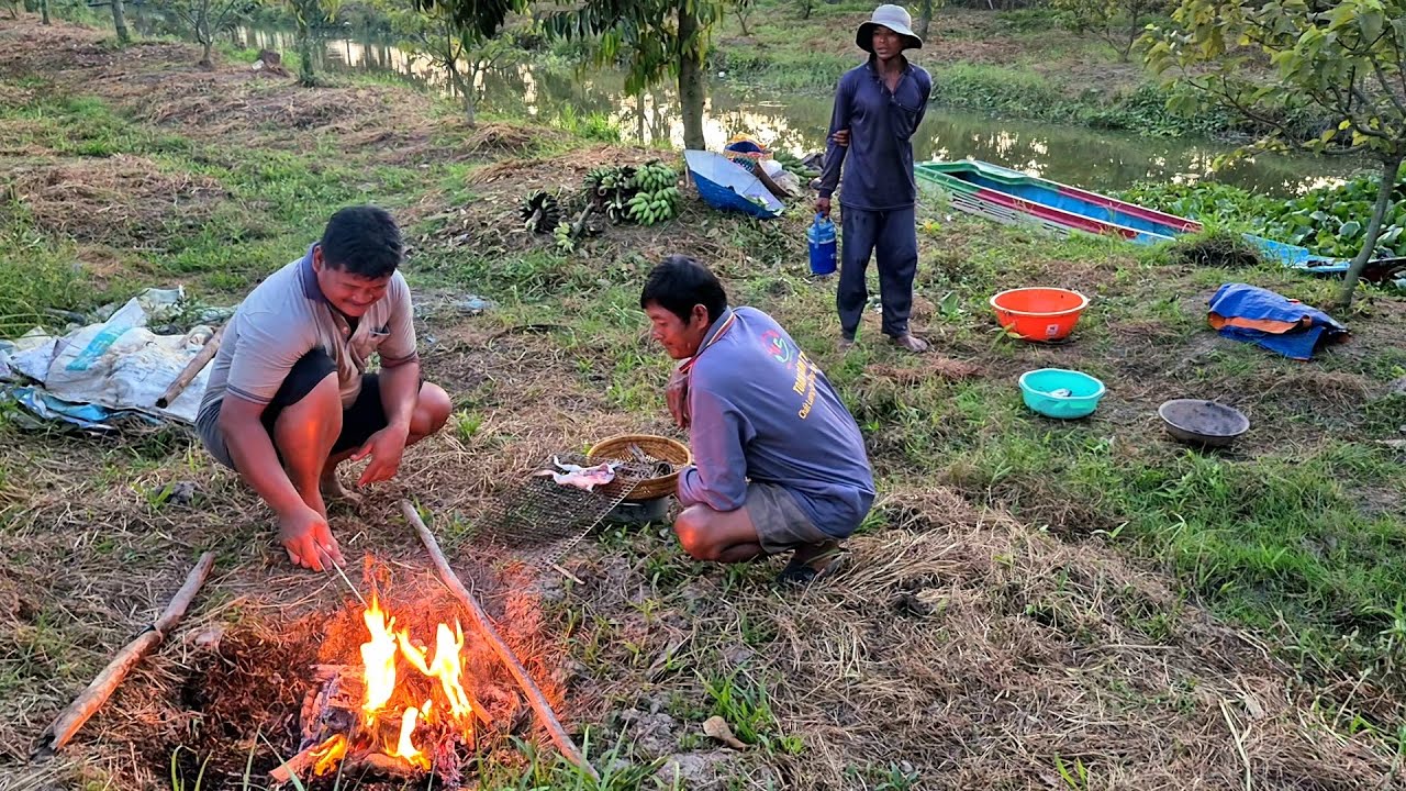 Cao thủ B.Ă.T LỊCH đã trở lại || LỊCH SÔNG nướng gói lá Sung bông lục bình giòn rụm