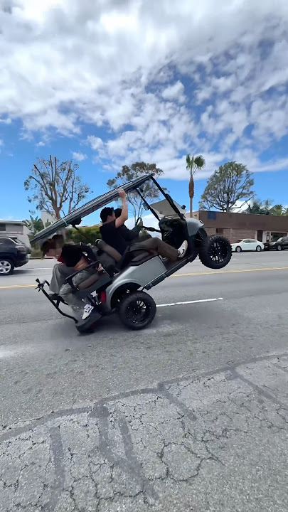 I made my Golf Cart pop Wheelies…👀😱