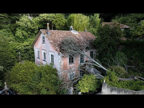 His Life Was Unfortunate ~ Peculiar Abandoned Manor Lost in Portugal!