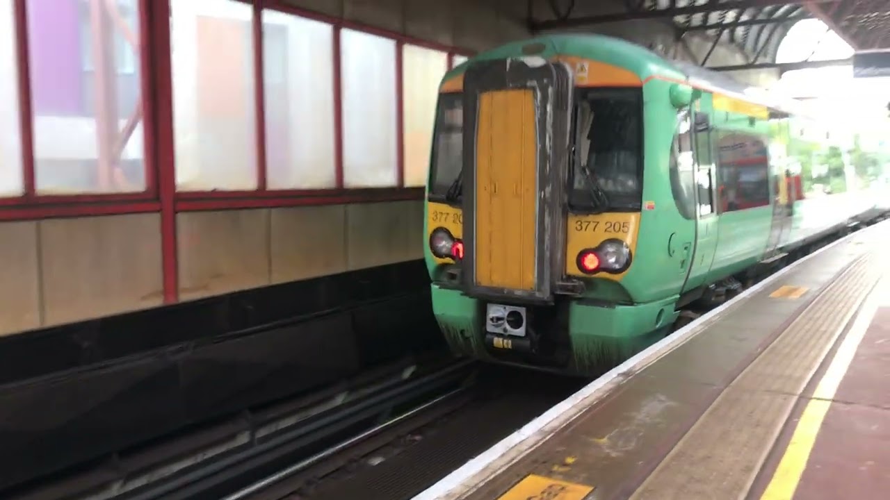 Southern class 377205 arriving and departing at Portsmouth & Southsea 