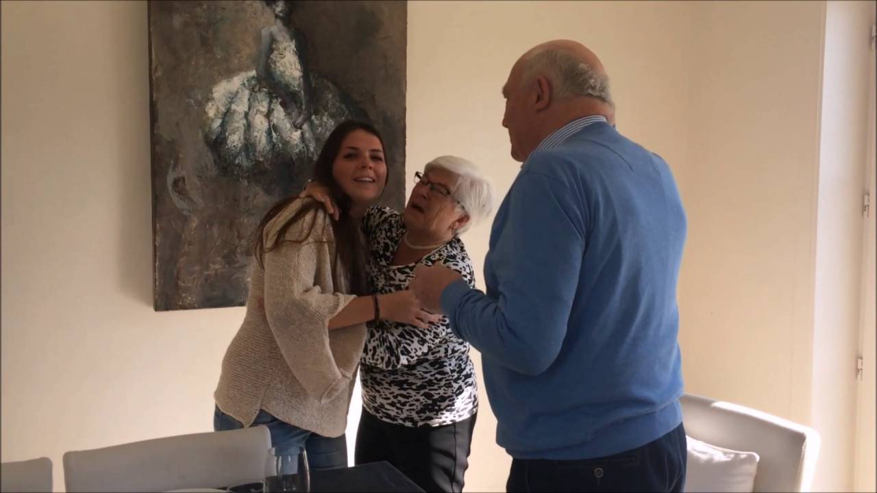 Retour  surprise d'Australie de Perrine (officiel)