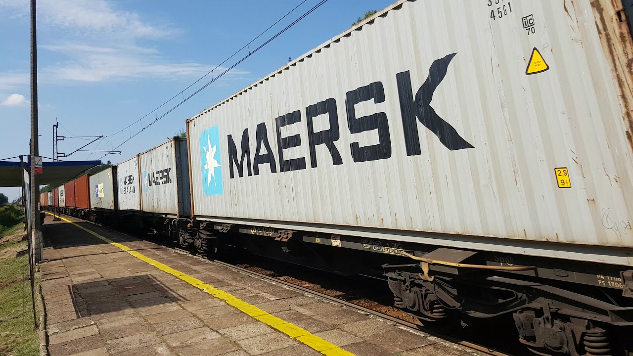 ET22-913 ze składem