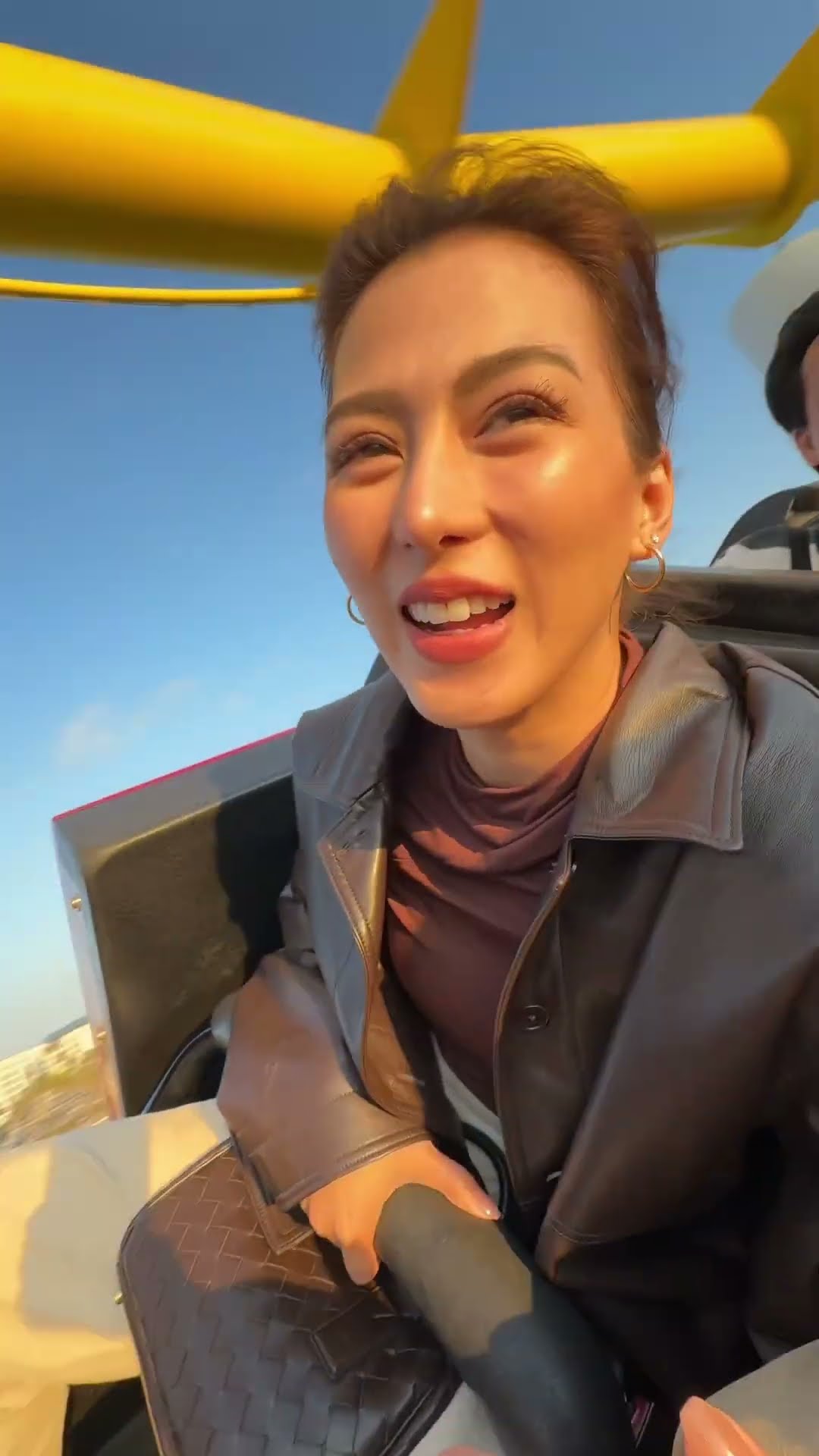 Rollercoaster pa more sa mga umeedad nating sisss! ??