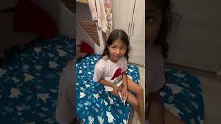 Chloe Le Daña Los Cuadernos A Su Hermana