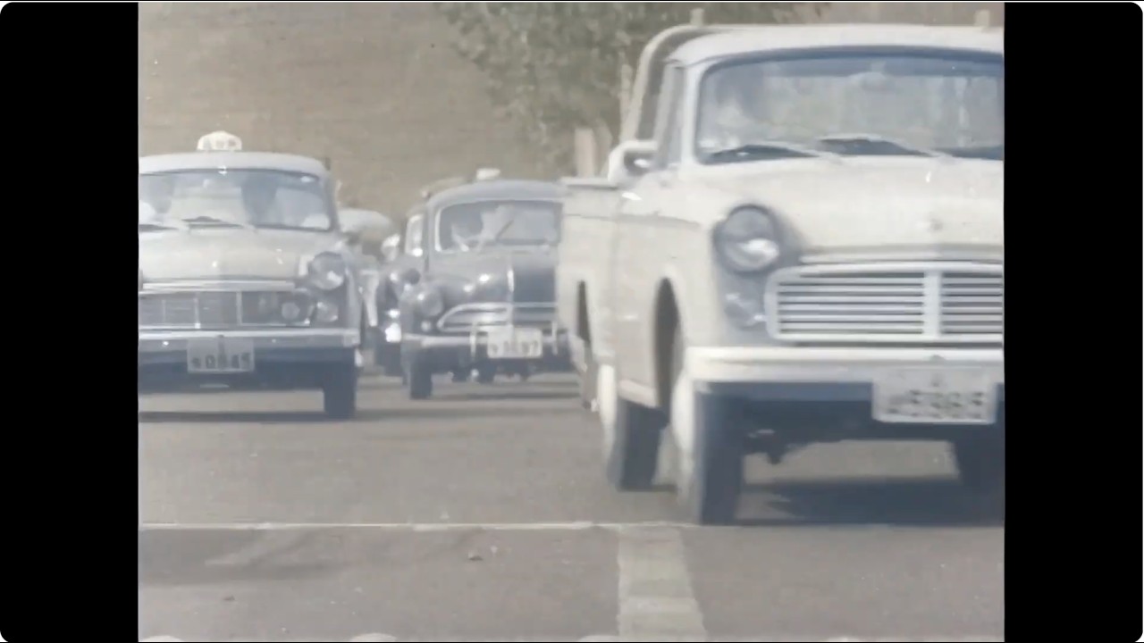 カラー化】1961年（昭和36年）自動車ラッシュ - YouTube