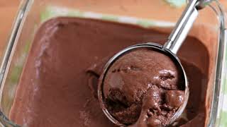 Gelato al cioccolato con banana congelata: ricetta sana senza panna e con poco zucchero