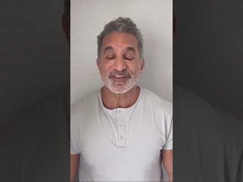 باسم يوسف في احدث ظهور ببلونة هيليوم