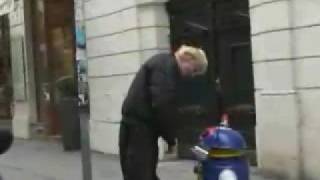 Robot WD policajtem