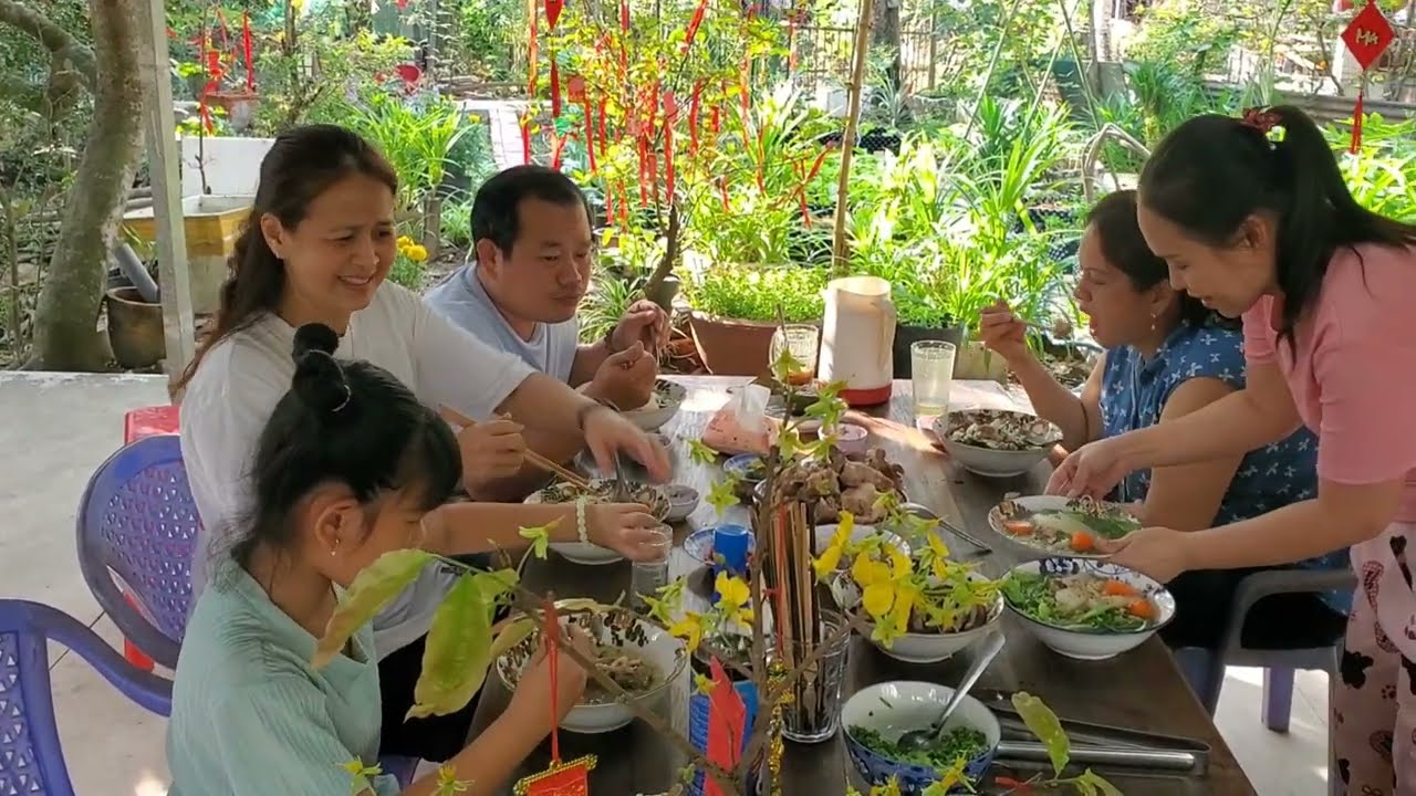 NẤU ĂN SÁNG VỚI MẤY ANH CHỊ | ÚT ĐẠT | # 1323