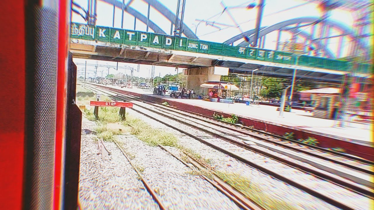 "DURONTO EXPRESS" SKIPS "KATPADI JUNCTION" AT FULL SPEED .HIGH SPEED SKIP HWH YPR DURONTO 🚂🚂🚆🚆➞➞🔥🔥