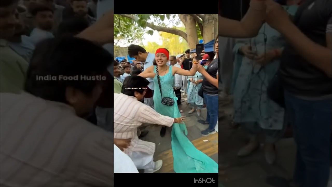VIRAL VADA PAV GIRL FIGHT 