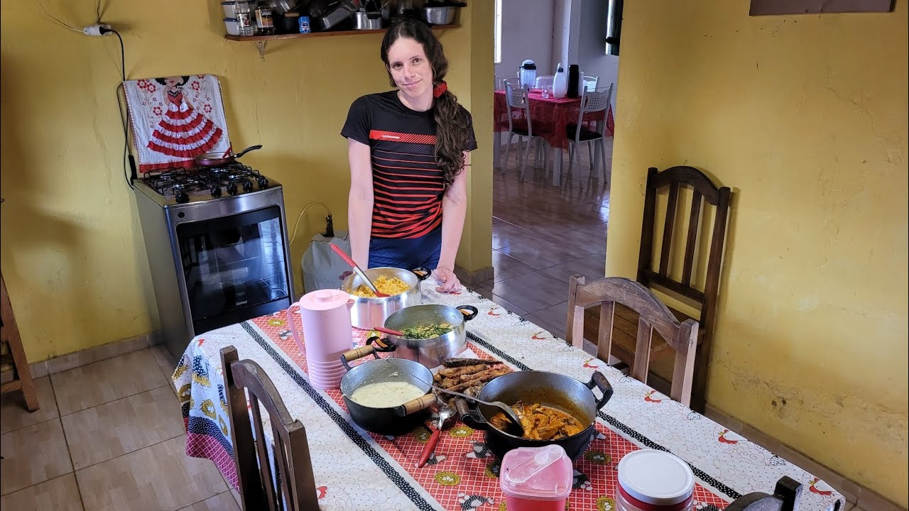 AJUDEI A PREPARAR O ALMOÇO DA MINHA FAMÍLIA 