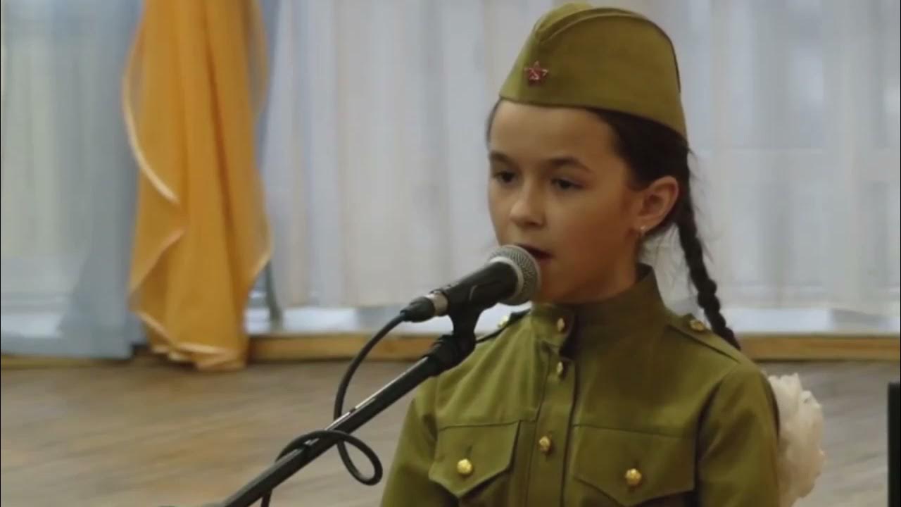 Песня праздник в женском исполнении. Классно поет солдат. видео песня я солдат. видео к песне солдатка.