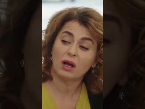 فضیله خانم وبناتها قسمت زن تلفن را در کیف انداخت 