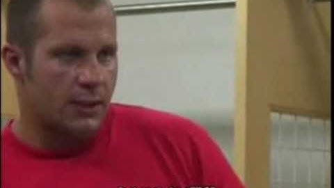 Fedor gleda kako Cro Cop kocka svog brata