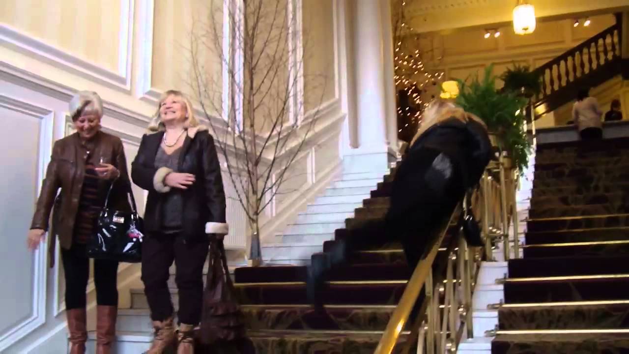 3 SISTERS  HIT THE PEEBLES HYDRO