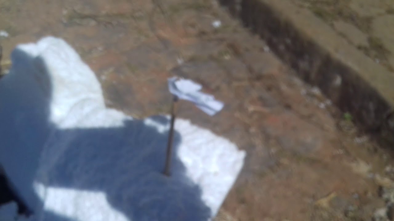 Monte e neve com isopor feioto por meu filho