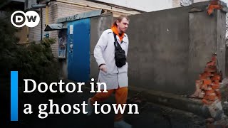 A Ukrainian doctor chooses to stay in embattled Kherson | Focus on Europe