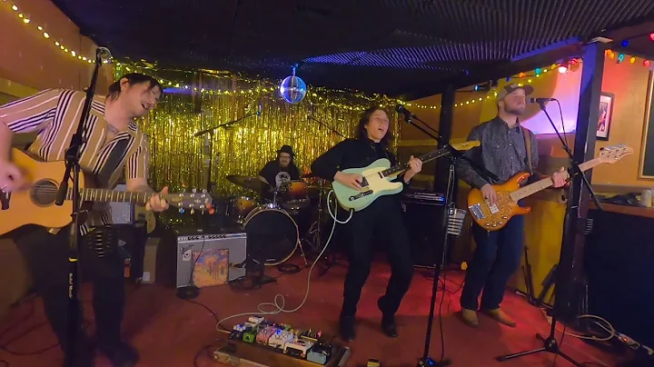 Cosmic Country - Dee's Country Cocktail Lounge 1/9...