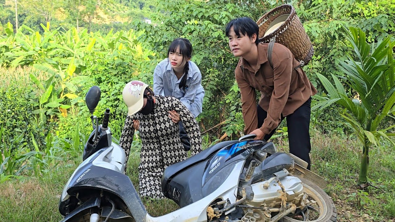 Son and Phong accidentally help a woman injured in an accident on a deserted road.