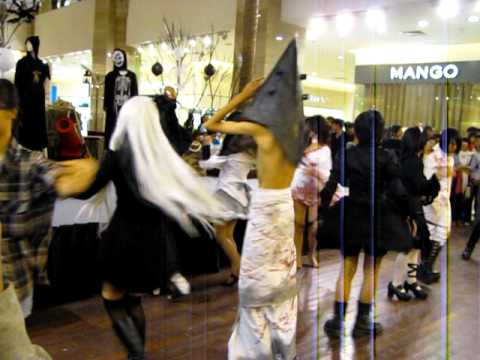 Maru maru mori mori dance   Halloween Cosplay group  VN 