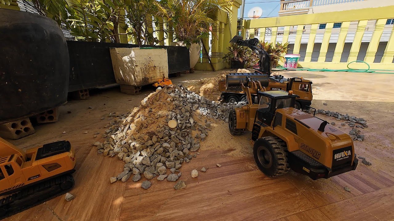 MEGA RC CONSTRUCTION SITE: Dump Truck Fleet in Action