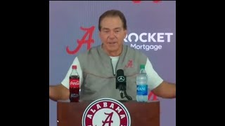 Nick Saban Has An Adorable Moment With A Reporter Holding A Baby 👶 Resimi