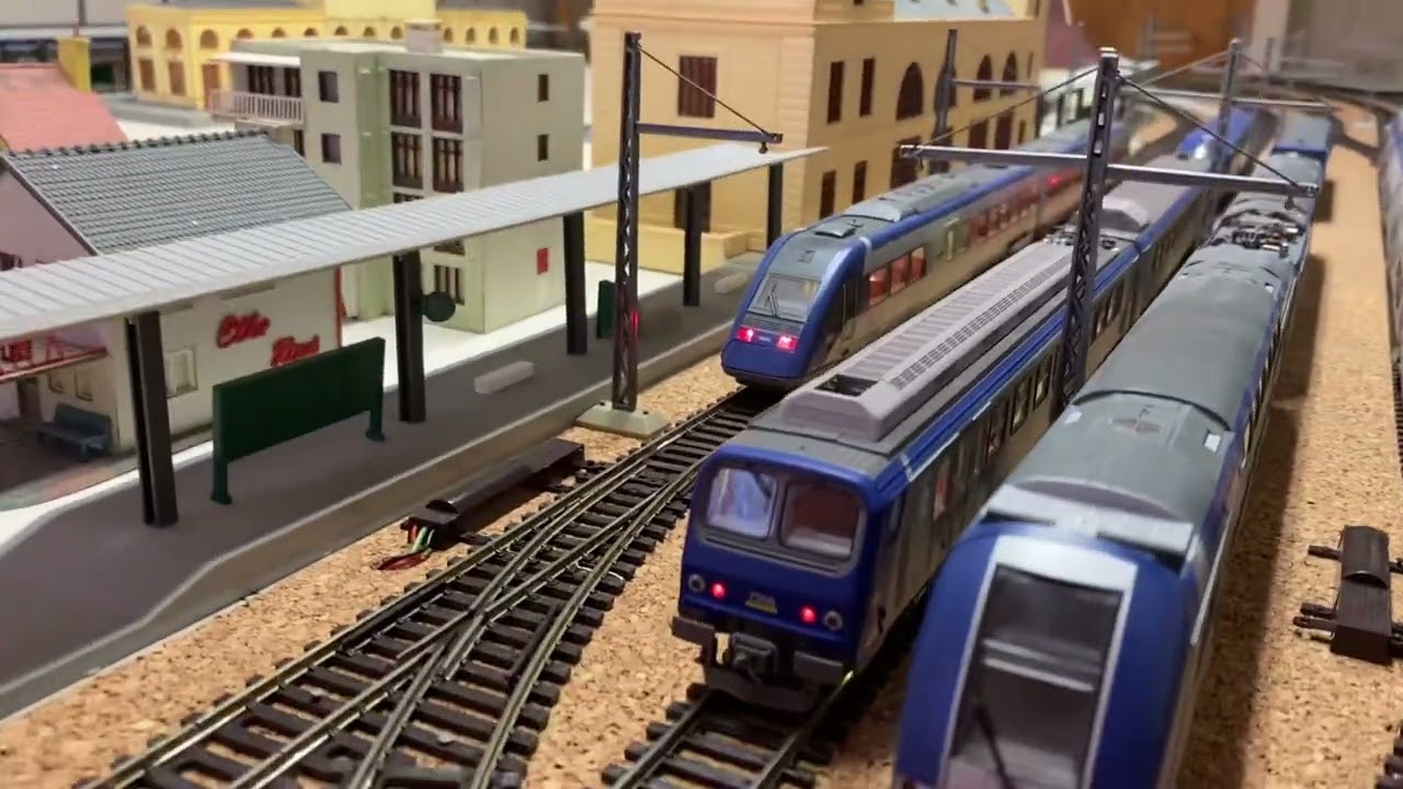 TER NEUTRE HO en gare près au départ