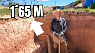 Excavando una BALSA DE RIEGO en roca CON 75 años