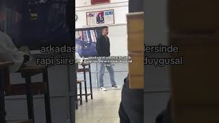 Uzi Nedenini Sorma Şarkısını Şiir Dersinde Okuyan Çocuk Gülme Krizine Soktu